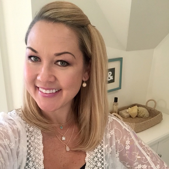 Meet your Posher, Jennifer - Picture 1 of 1